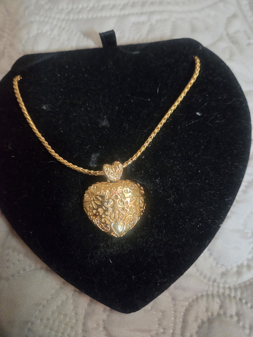 Gold Heart Locket Necklace - Elegant Women's Jewelry